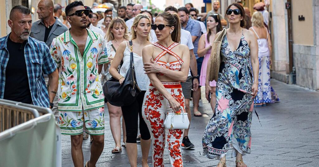 Jennifer-Lopez-56-Stuns-in-Chic-2-Piece-Outfit-in-Italy-1024x536-1