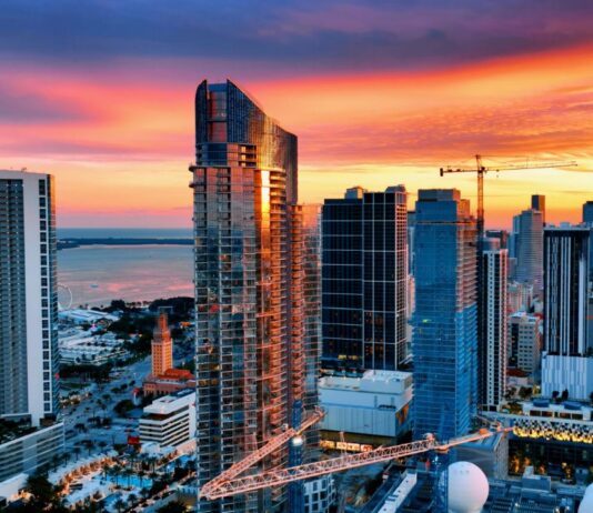 Car service vehicle for a timely arrival at the Miami cruise port